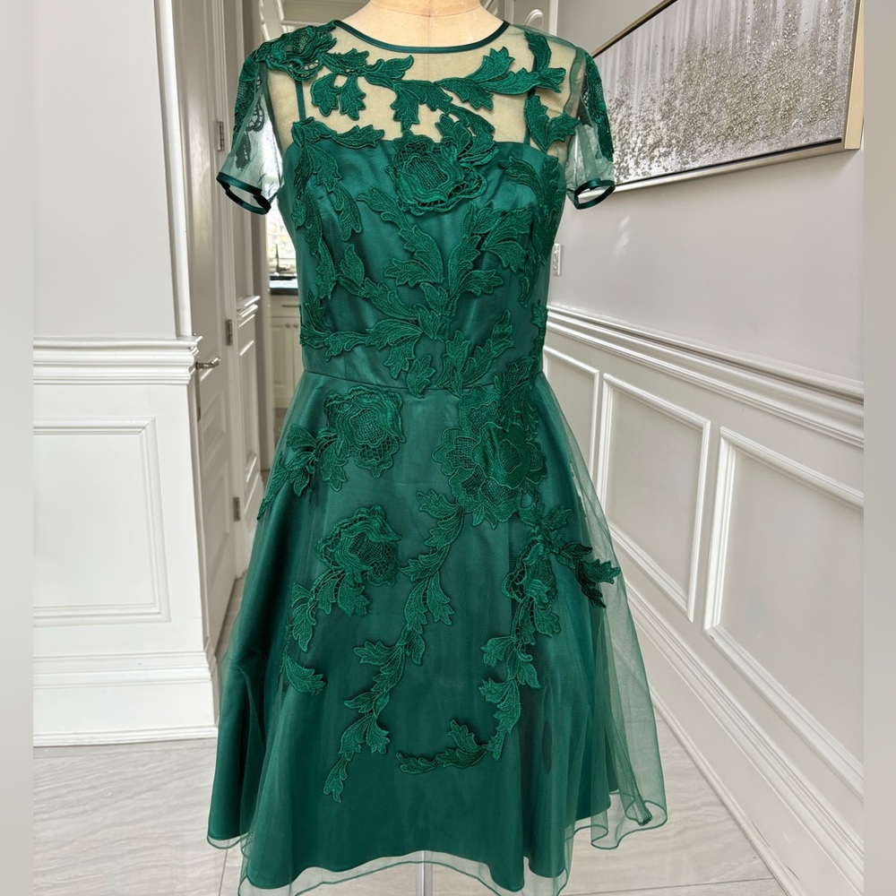 Chic Forest Green Lace Midi Dress